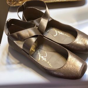 Jessica Simpson gold flats